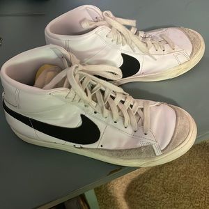 Women’s Nike Blazer Mid ‘77 high tops